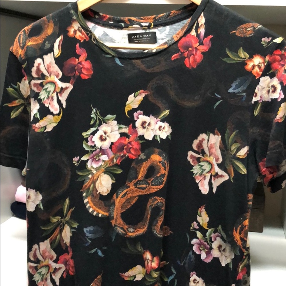 Zara Men’s Tee, medium (very slim)